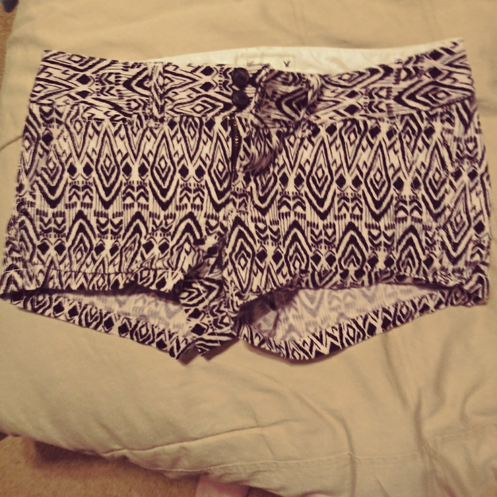 American Eagle Shorts #black #white #patterned